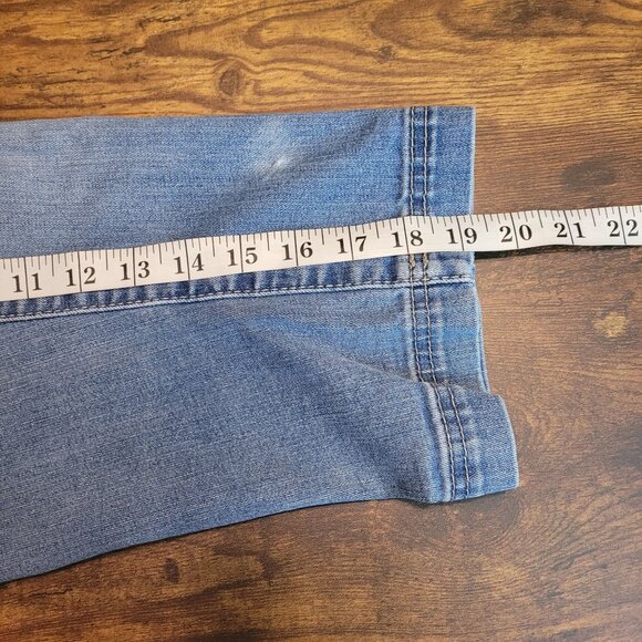 Levi's Jeans Size 8 Capri Low Rise Open Button Flap Pockets Medium Light Wash - Picture 8 of 10